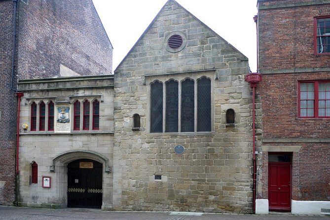 1-Hour and a Half Walking Guided Tour in Medieval Newcastle - Civic power at the Guildhall and Trinity House