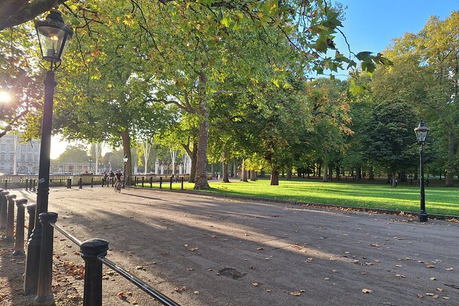 2 Hour Walking Tour from Buckingham Palace to Big Ben - Memorials, the Mall, and Admiralty Arch