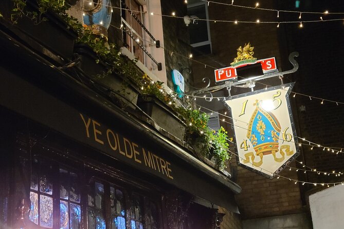 3-Hour Historic Pub Experience in London - St. Etheldreda’s Church and a pub built for workers