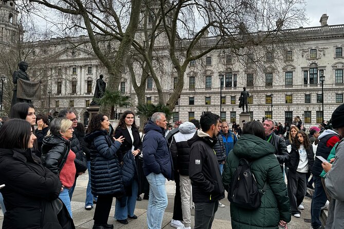 30 Major London Attractions Walking Tour With Photos - Parks, monuments, and the walk toward Piccadilly