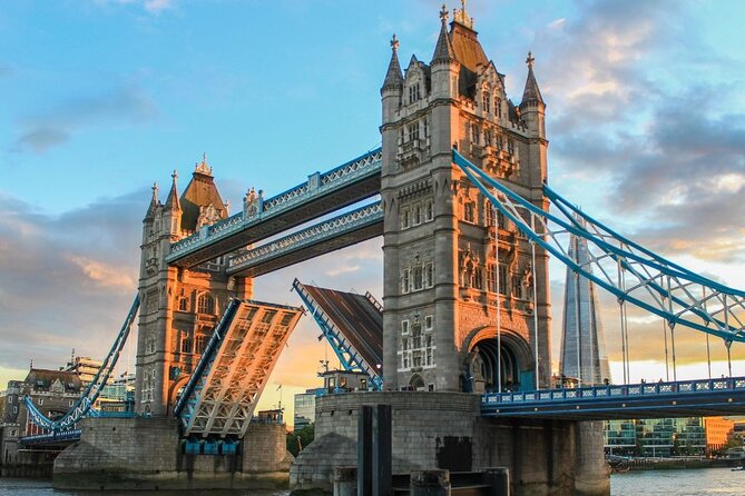 4-Hour Private Guided Tour of London on a Classic Itinerary - Walking through St. James’s Park