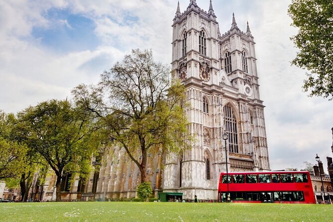 4-Hour Private Guided Tour of London on a Classic Itinerary - Trafalgar Square and two free galleries