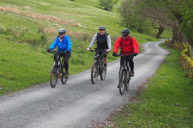 6hr Small Group Peak District eBike Tour - Quiet routes, village cake, and Chatsworth parkland