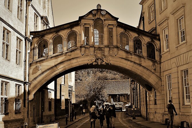90 Minute Classic Walking Tour of Oxford - College views around St Aldates and Christ Church