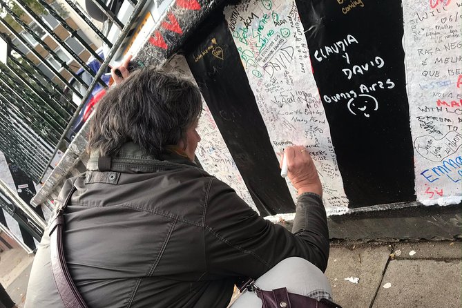 A Beatles London taxi tour and sightseeing experience - What the private black taxi adds