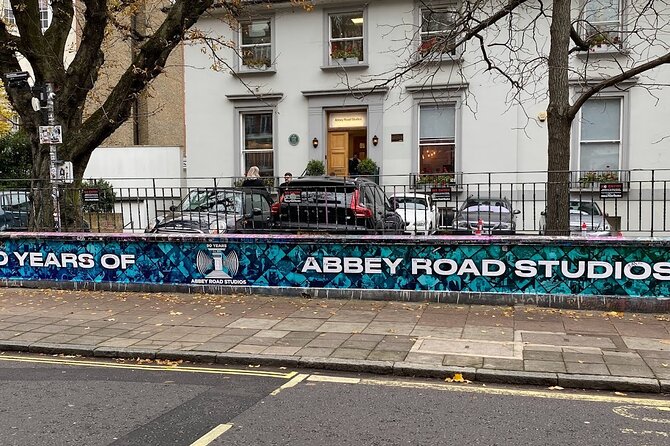 A Beatles London taxi tour and sightseeing experience - Montagu Square and four important residents