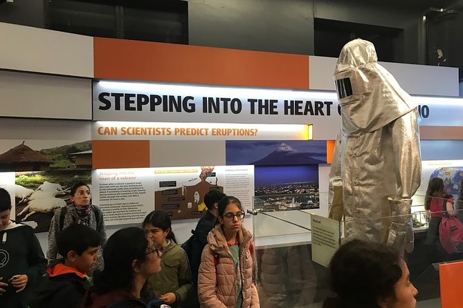 A Day at the Museum - Natural History Museum London - Heat, crowds, and the best clothing