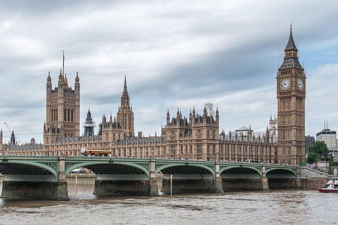 A Muggle's Guide to Harry Potter Walking Tour in London - Trafalgar Square and the Muggle city around it