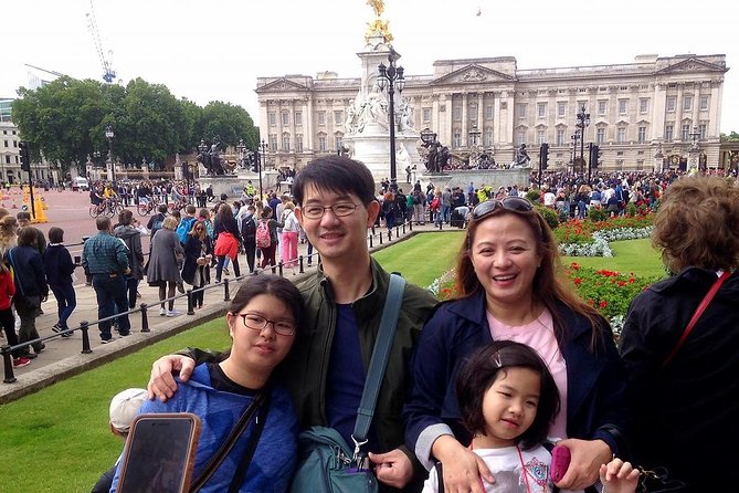 A Royal London Private Taxi Tour - Horse Guards Parade and the Tudor court