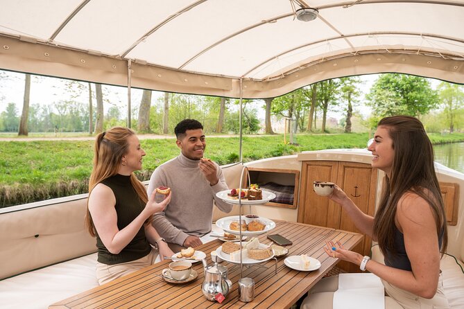 Afternoon Tea Sightseeing River Cruise in Oxford - The small-group setting and guide style