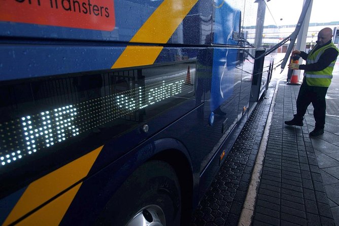 Airport Coach Service from Oxford to Gatwick - The ride inside the coach