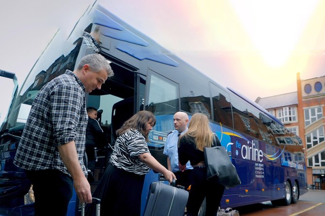 Airport Coach Service from Oxford to Heathrow - The driver and boarding process