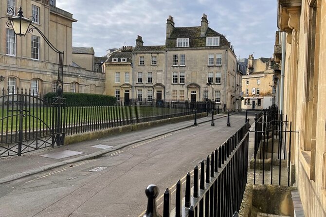 BATH: 2-Hour Bath Walking Tour of Bridgerton Filming Locations - The Royal Crescent and the Featherington house