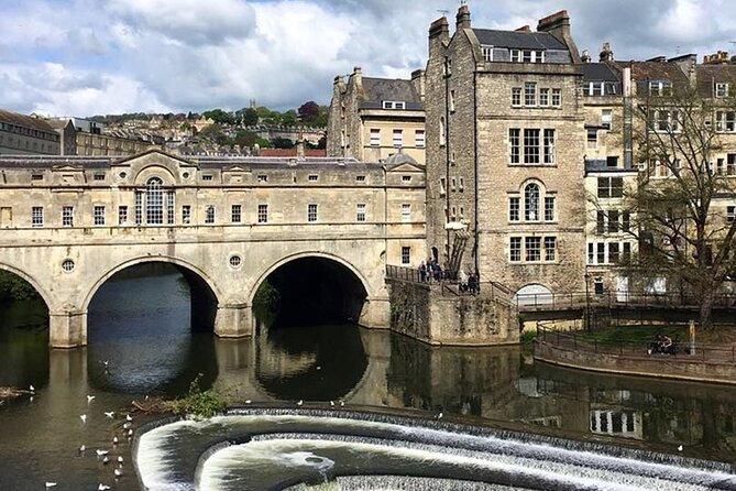 Bath Public Walking Tour including Bath Abbey - The Circus adds a second view of Georgian design