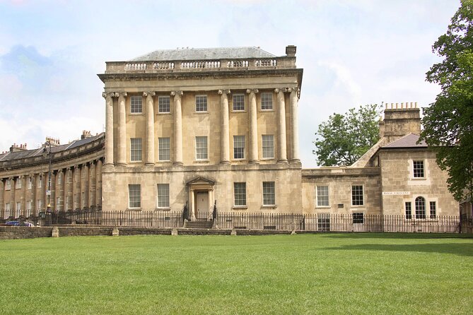 Bath Public Walking Tour including Bath Abbey - A brisk route with accessibility worth considering