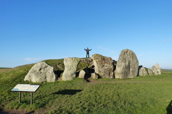 Bespoke private tours of Stonehenge and Avebury by car with local guide - Why a private car makes sense in Wiltshire