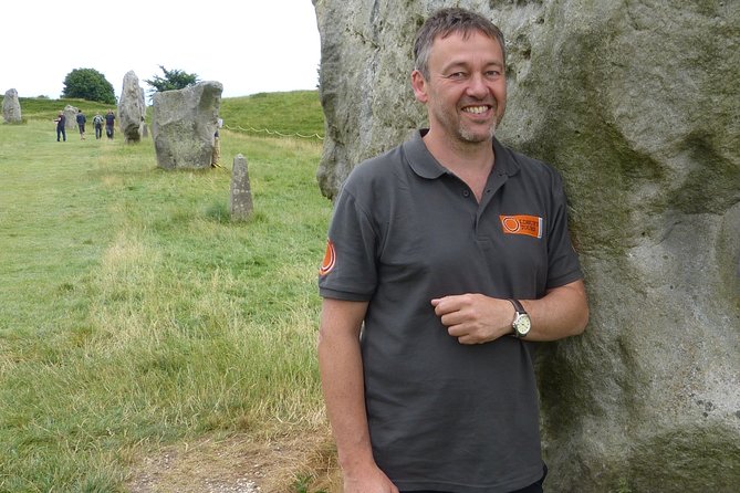 Bespoke private tours of Stonehenge and Avebury by car with local guide - Stonehenge: famous, worthwhile, and best with context
