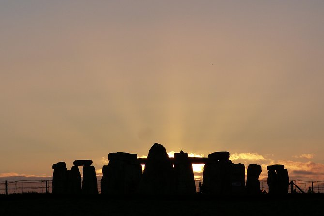 Bespoke private tours of Stonehenge and Avebury by car with local guide - Avebury gives you a very different stone-circle experience