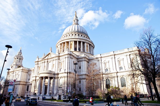 Black Taxi Tour of London: Classic Sightseeing Bespoke & Fun - The Tower of London, fortress stories beside the Thames