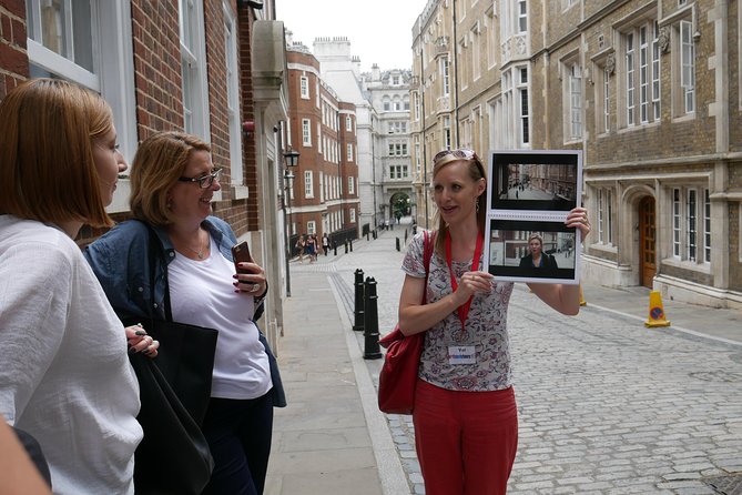 Bridget Jones Walking Tour of Locations - Royal Courts of Justice and the cigarette shop