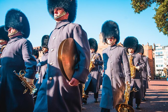 British Royalty walking tour including The Changing Of The Guard! - Starting at The Ritz on Piccadilly