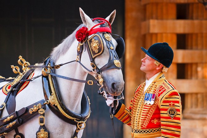 Buckingham Palace: Admission ticket to The Royal Mews - Planning the timing and entrance