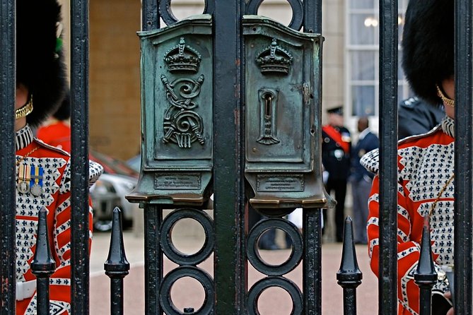 Buckingham Palace and Vintage Bus Tour of London - What the $59 Price Really Covers