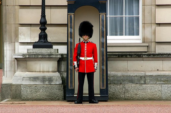 Buckingham Palace, Changing of the Guard & Thames Boat Ride - Westminster Abbey and Britain’s Major Ceremonies