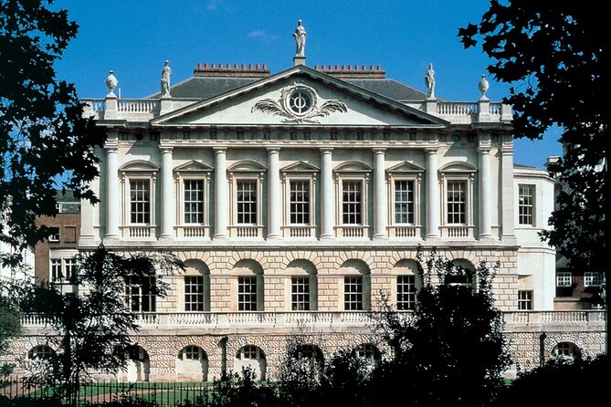 Buckingham Palace, St James Palace & Tea at Kensington Palace - The Mall, Clarence House, and St James’s Palace
