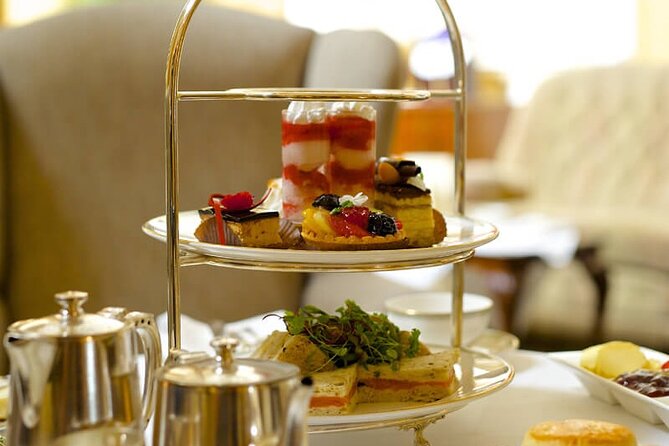 Buckingham Palace, St James Palace & Tea at Kensington Palace - St James’s: clubs, chocolate houses, and old power