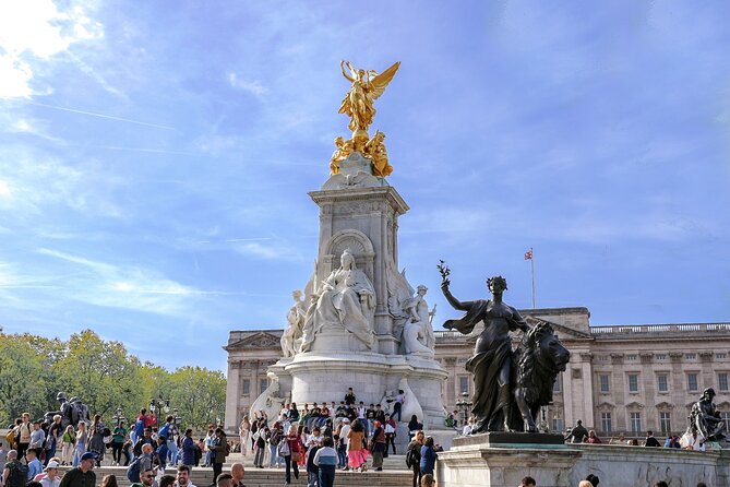 Buckingham Palace: Walking Tour with Entry & Audio Guide - St. James’s Park gives the palace a setting
