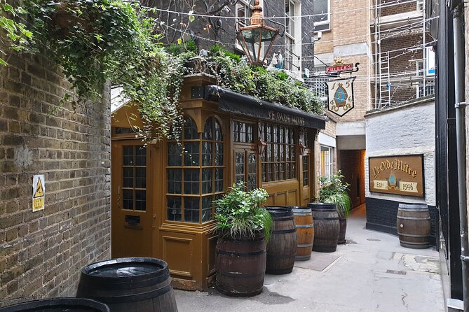 Burnings, Butchery & Black Death: A Walking Tour of London's Bloody Past - The Golden Boy and the Great Fire