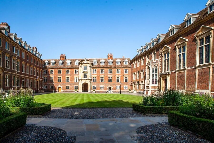 Cambridge: 2-Hour Private University Walking Tour - What the $101 price means in practice