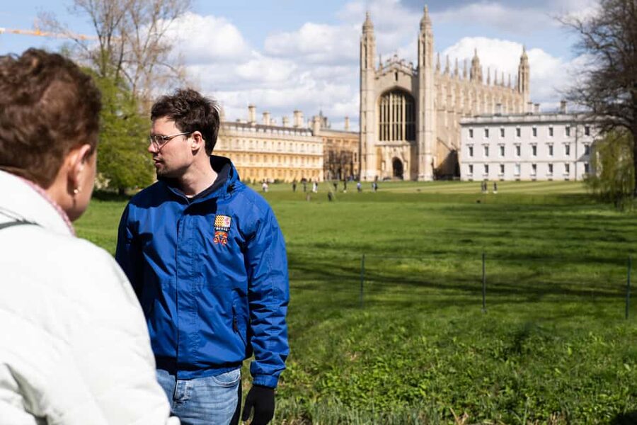 Cambridge: Alumni-Led Walking & Punting Tour w/Kings College - Why a student guide changes the Cambridge walk