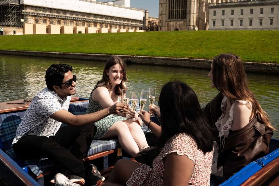 Cambridge: Alumni-Led Walking & Punting Tour w/Kings College - King’s College Chapel: the best upgrade for first-time visitors