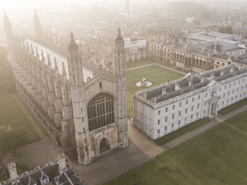 Cambridge: Alumni-Led Walking Tour w/ King's College Option - The Cavendish Laboratory and Cambridge science