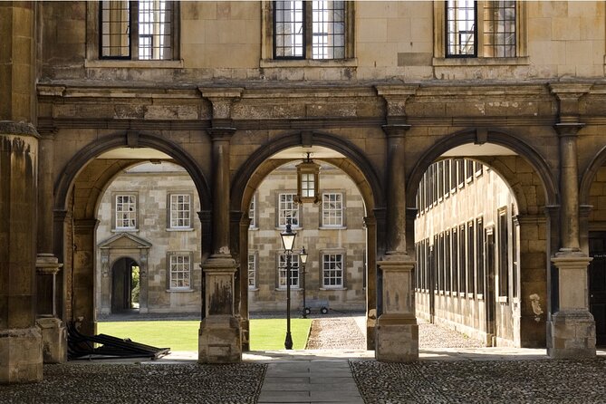 Cambridge Famous Alumni Quest Experience - Start at the Guildhall and Kings Parade