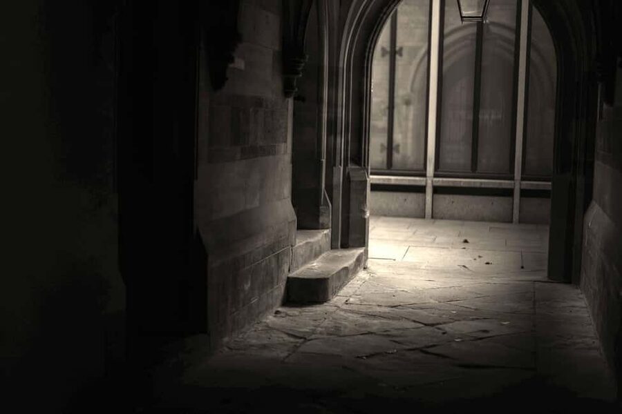 Cambridge: Ghost Tour Led by University Alumni Guide - Market Hill and the Haunted Bookshop