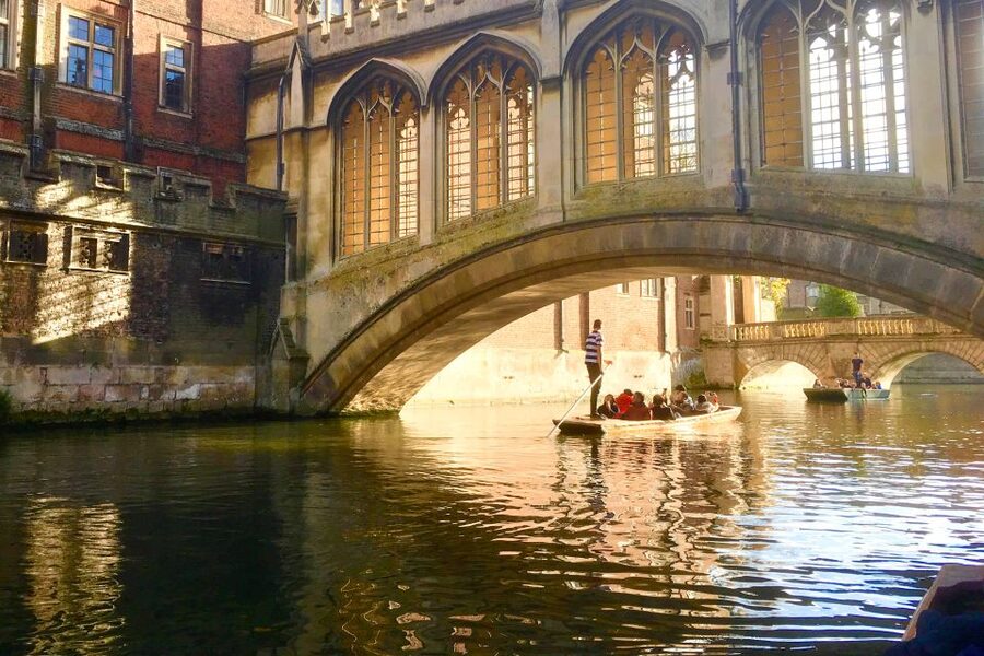 Cambridge: Guided River Cam Punting Tour - Why Cambridge looks best from a punt