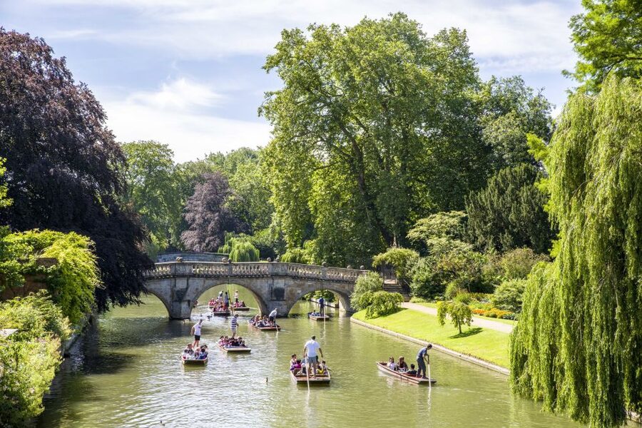 Cambridge: Guided River Cam Punting Tour - The 45-minute journey along the college backs