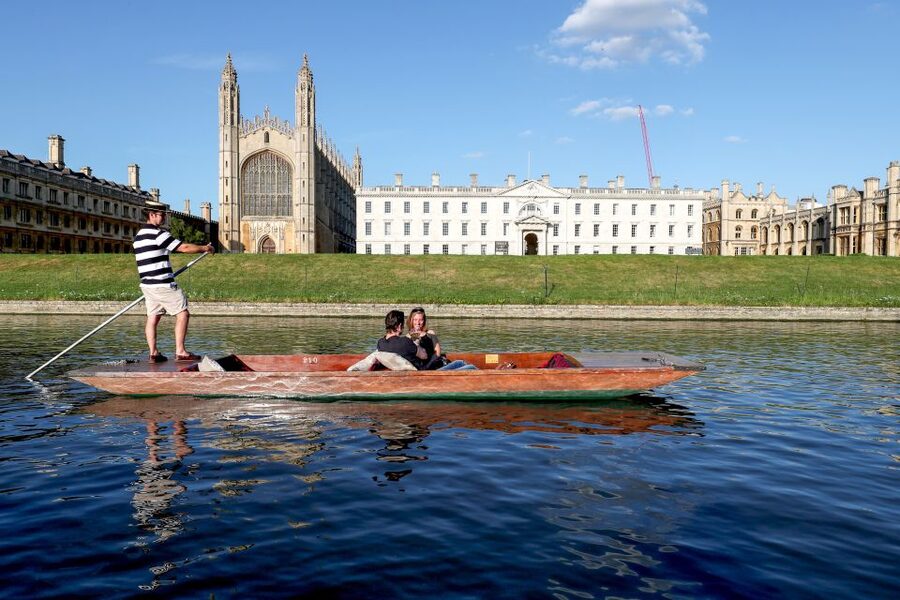 Cambridge: Guided River Cam Punting Tour - Bridges, buildings, and the view from below