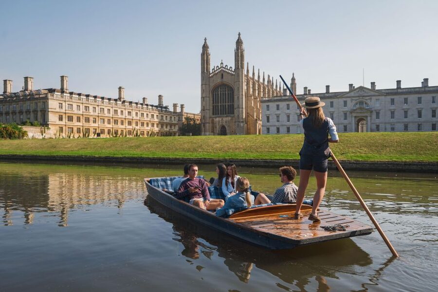 Cambridge: Guided Shared River Punting Tour - Clare College Gardens and the Mathematical Bridge