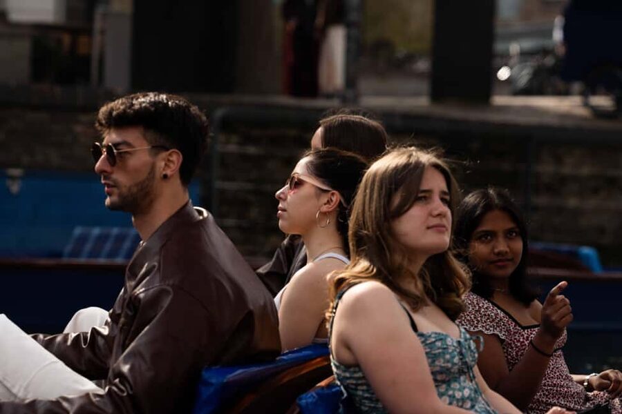 Cambridge: Punting Tour on the River Cam - The Bridge of Sighs as the grand finale