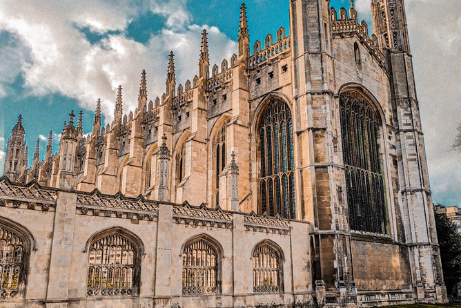 Cambridge's History & Secrets with Self-Guided Walking Tours - Planning the timing and meeting point