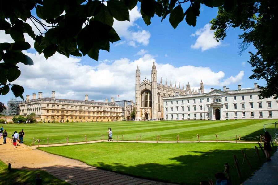Cambridge: University Alumni Tour with Kings College Option - Student life, rowing, and the Night Climbers