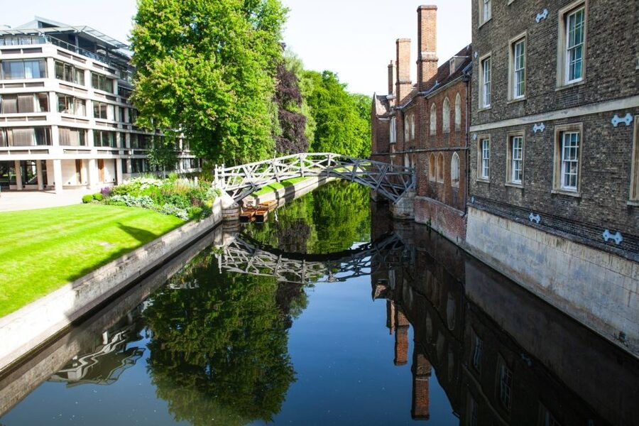 Cambridge: University Alumni Tour with Kings College Option - How the walking pace and group size affect the experience