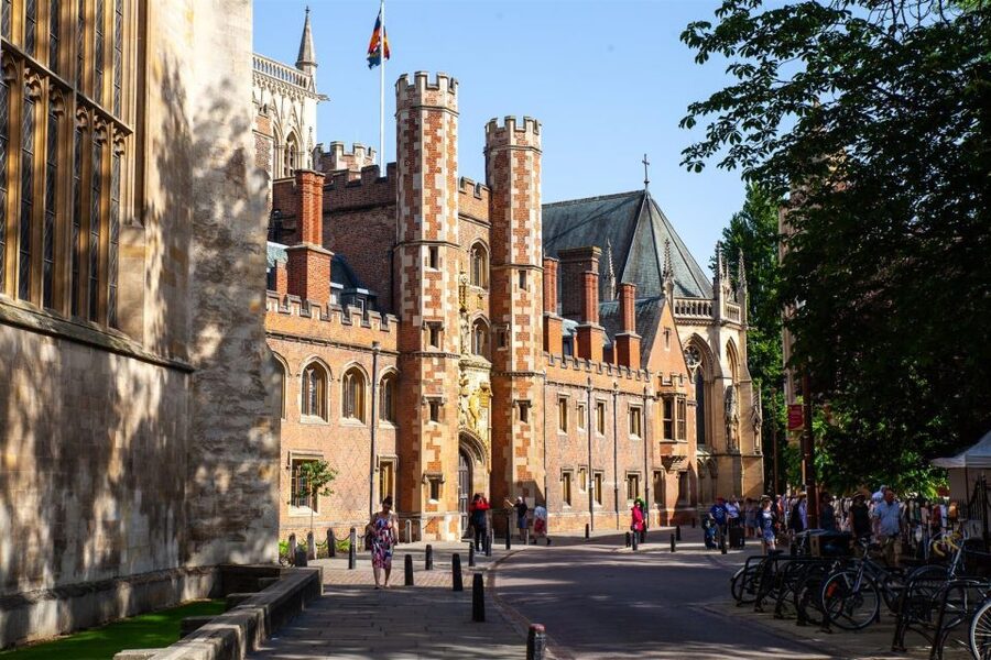Cambridge: University Alumni Tour with Kings College Option - A Cambridge introduction that makes the city easier to read