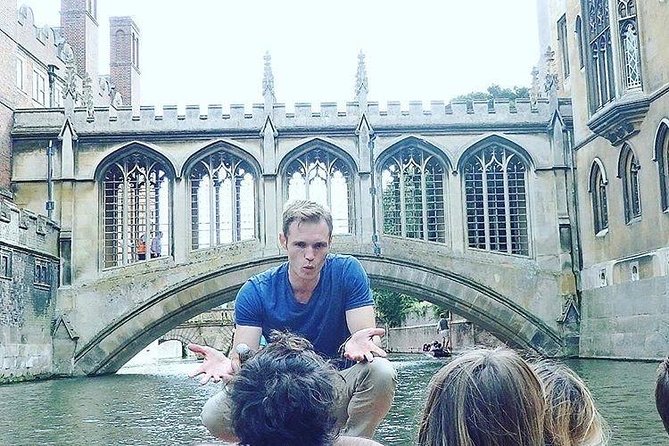 Cambridge University Colleges Guided Punting Tour - From Darwin College to the first bridge