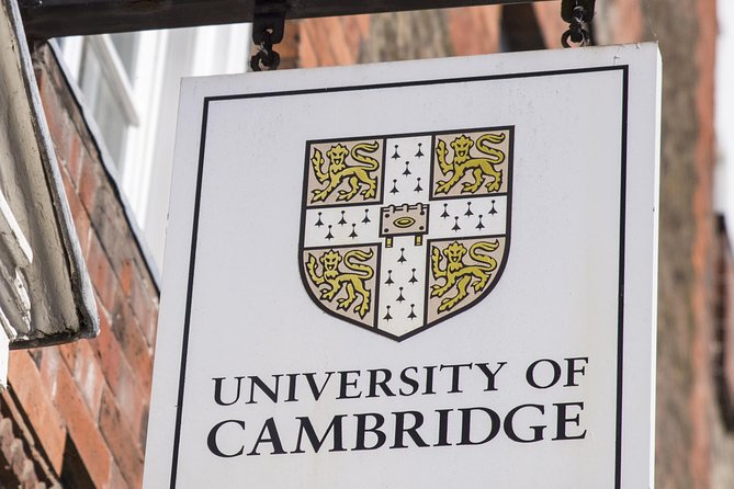 Cambridge University Walking Tour by Alumni™ Kings College Option - Trinity and St John’s, with a little rivalry