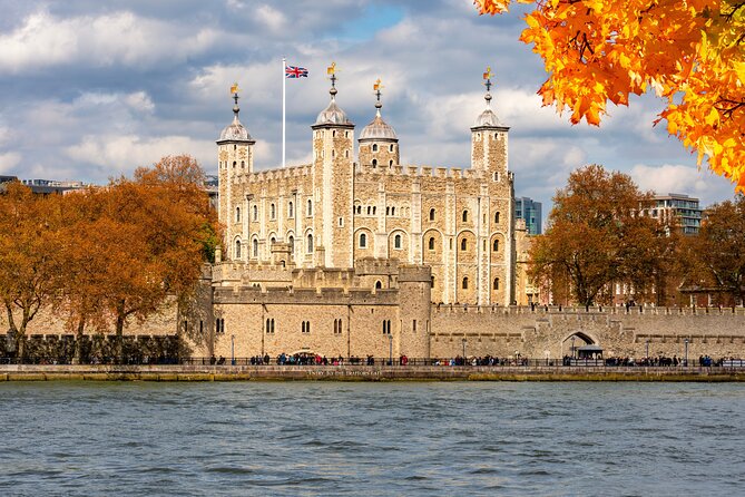 Changing of Guards, Big Ben, Tower of London, Beefeaters & Cruise - Guides, headsets, and group size